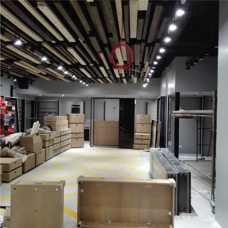 Vista interior del local comercial de GRID en Shopping Abasto