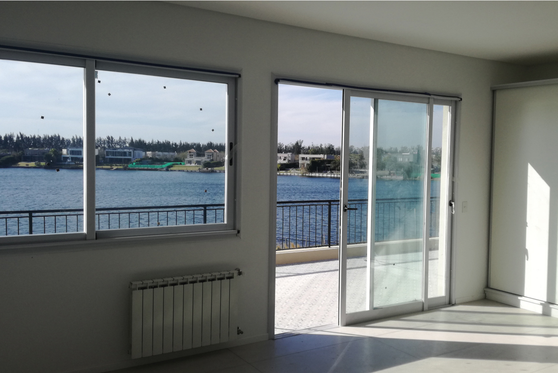 Espacio para taller y estudio de fotografía con vistas hacia el lago