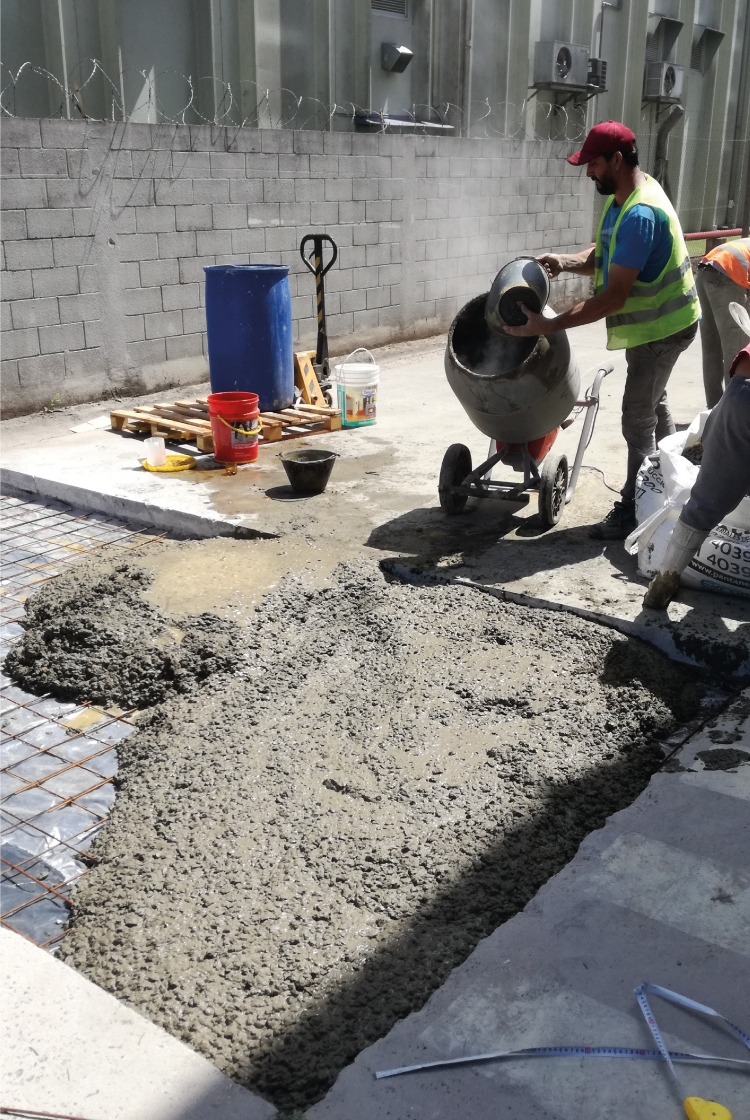 Detalle de la reconstrucción del piso de hormigón, optimizando tiempos de ejecución y secado en el proyecto realizado por DUCTIL Arquitectura.