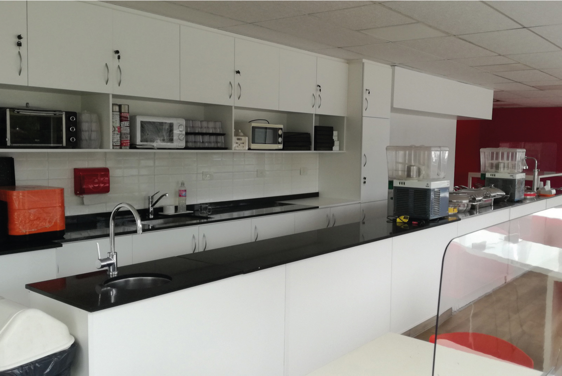 Remodelación de oficinas provisión de mobiliario de cocina para las oficinas de Royal Canin, Don Torcuato