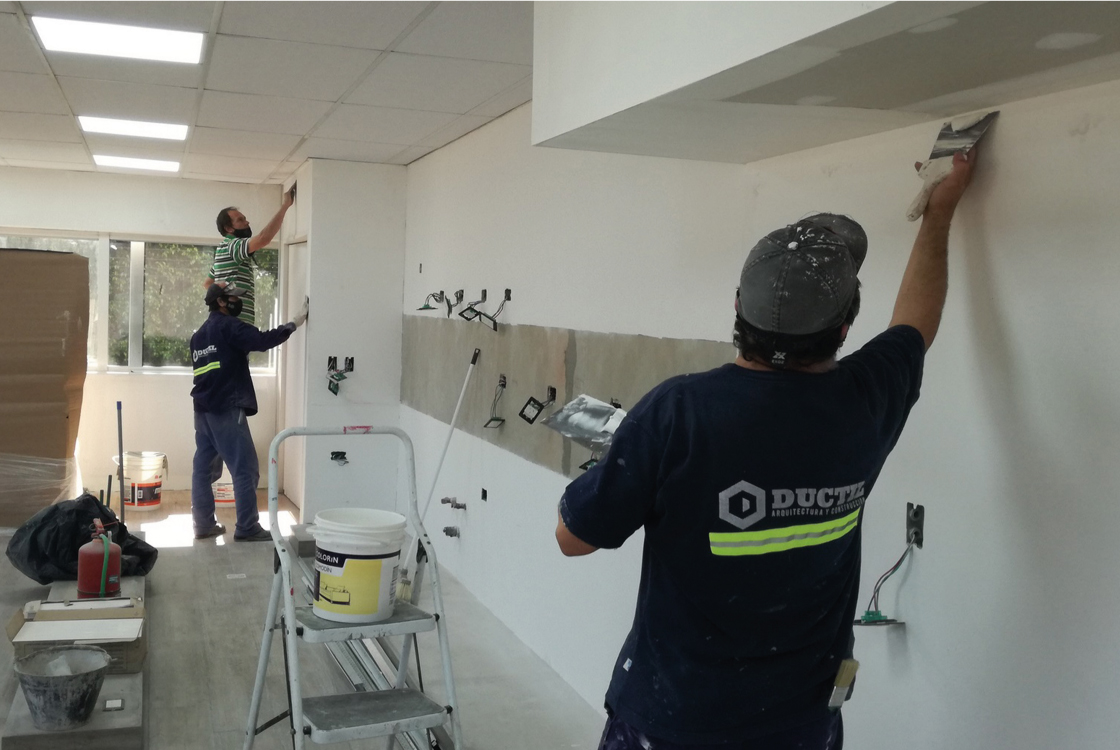 Remodelación oficinas, instalación de mobiliario de cocina en las oficinas de Royal Canin