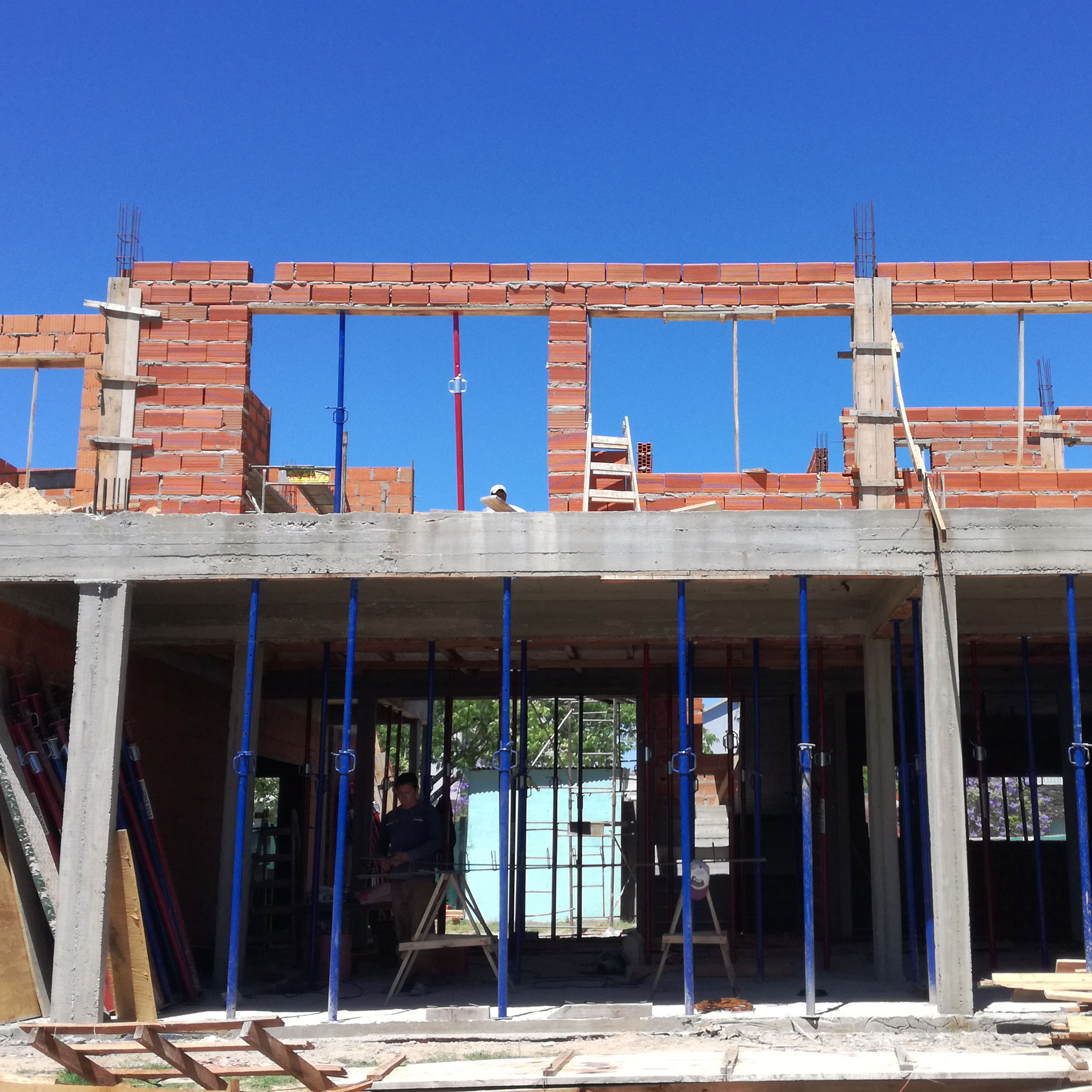 Proceso constructivo de vivienda en barrio Santa Teresa