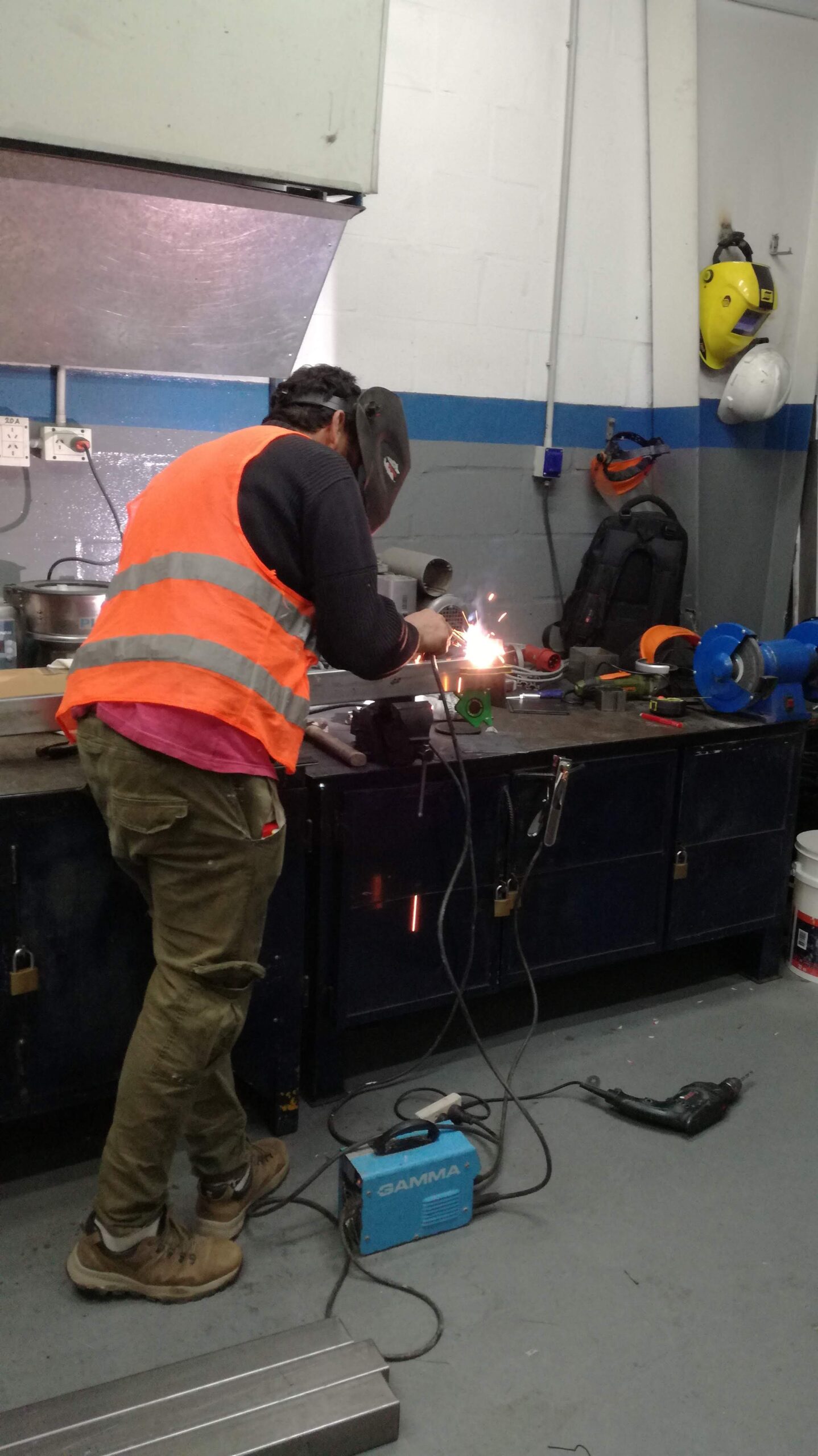 Construcción y montaje de estructura metálica