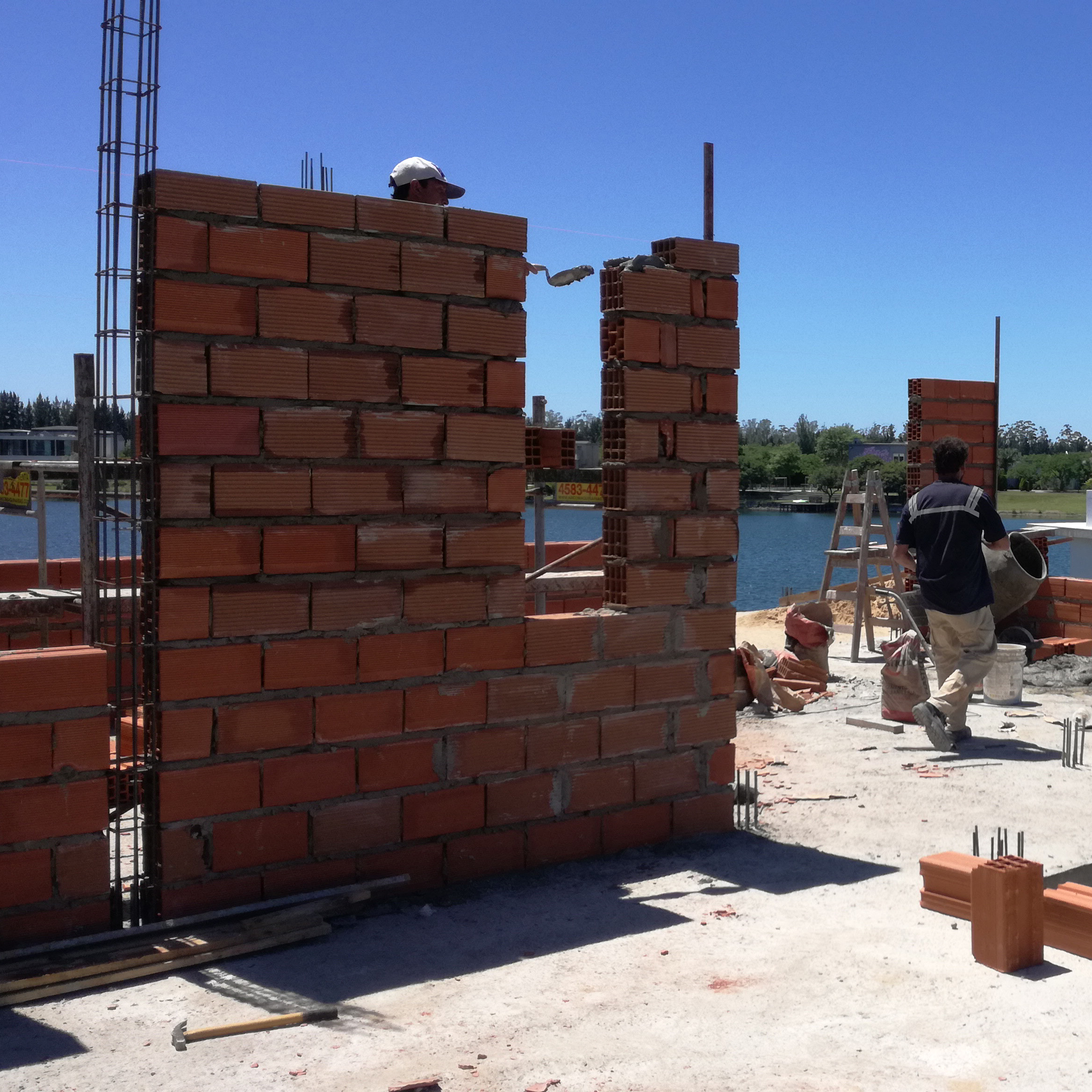 Proceso constructivo de vivienda, etapa construcción muros planta alta